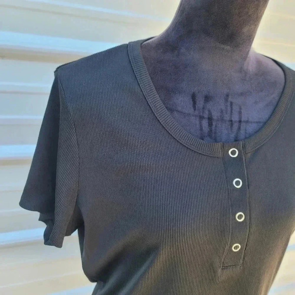 NWOT Women's RB5842 Black Snap Stretch Polyester T-Shirt Plus 2XL XXL - Picture 2 of 8